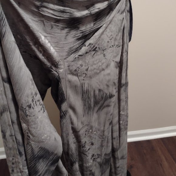 Las Manos, 2pc Romper Set, Gray & Black Print, Top Size-M/L & Pants Size-S/M - Picture 7 of 7